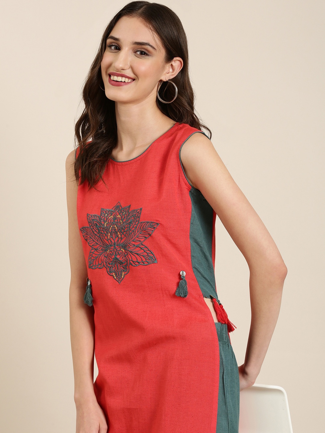 

SHOWOFF Floral Embroidered High Slit Kurta With Palazzos, Red