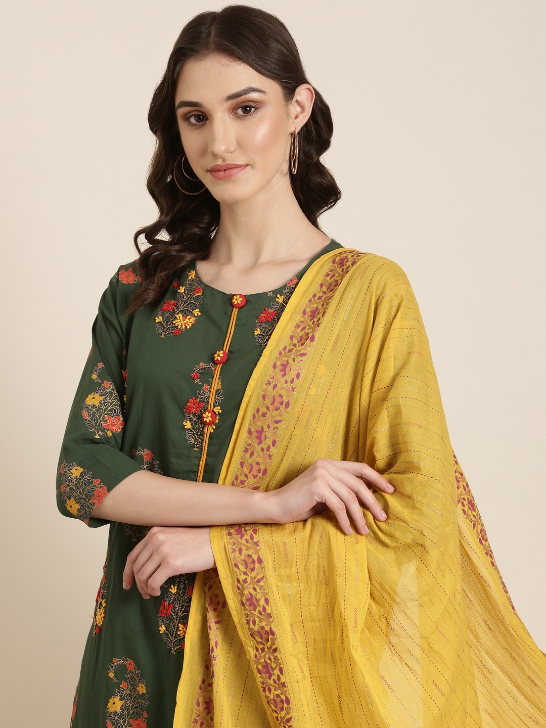 

SHOWOFF Floral Printed Regular Thread Work Kurta With Trousers & Dupatta, Green