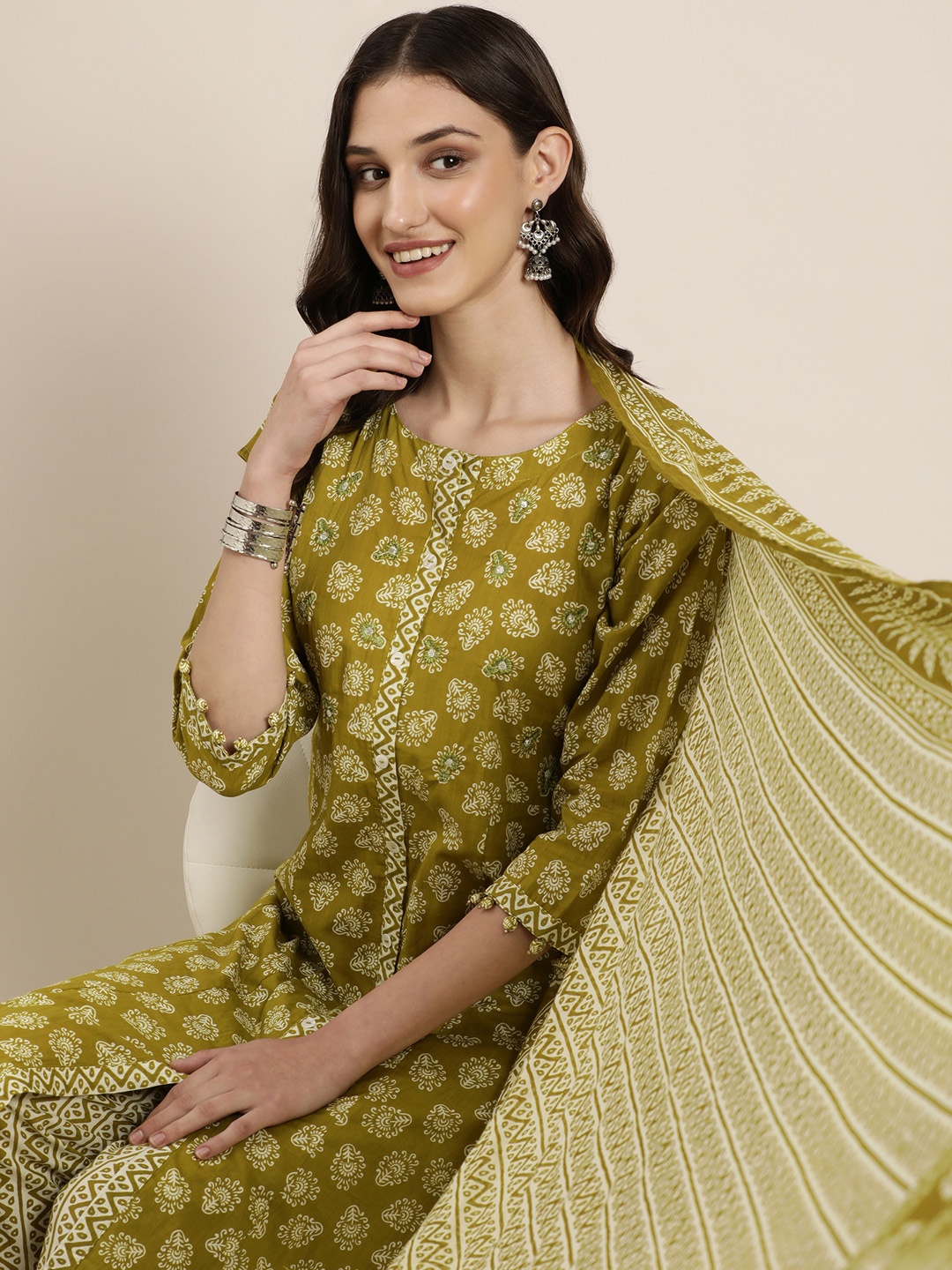 

SHOWOFF Ethnic Motifs Printed Thread Work Kurta & Trousers With Dupatta, Green