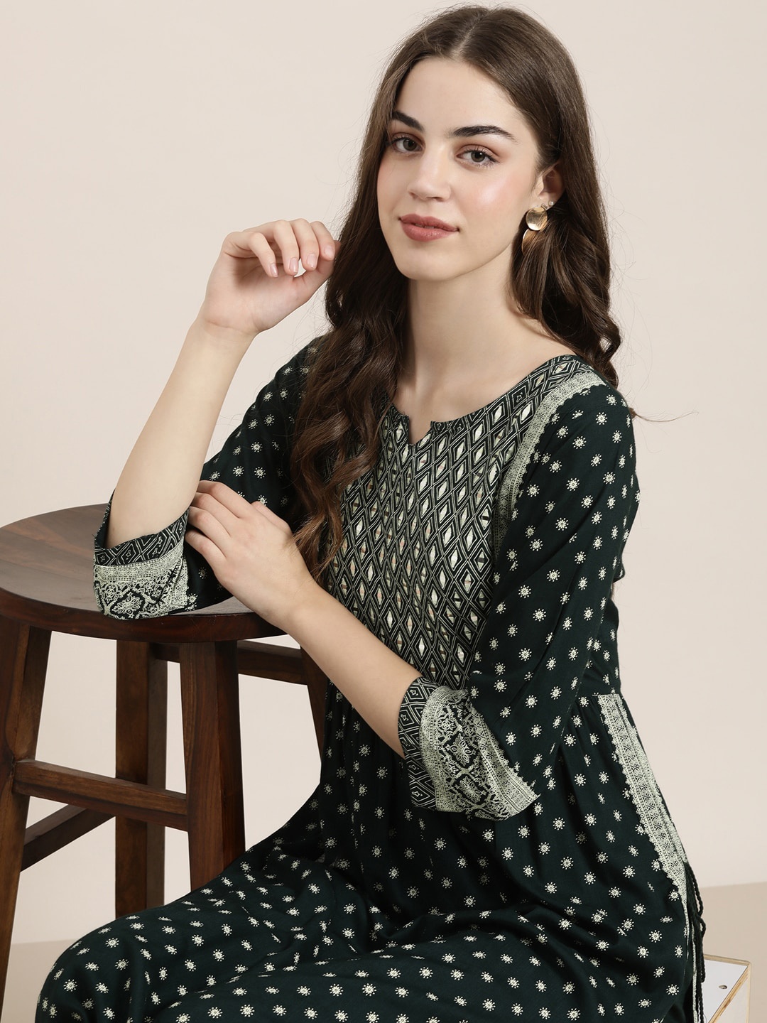 

SHOWOFF Ethnic Motif Printed Mirror Work Kurta With Trousers, Green
