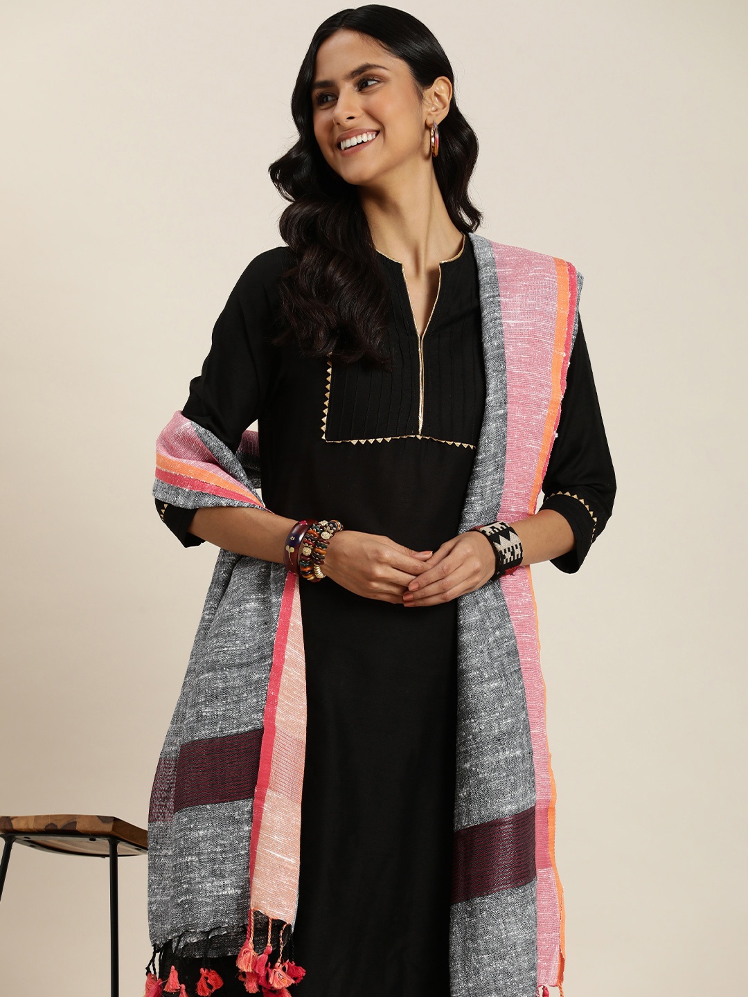 

Taavi Handloom Dupatta with Zari, Grey