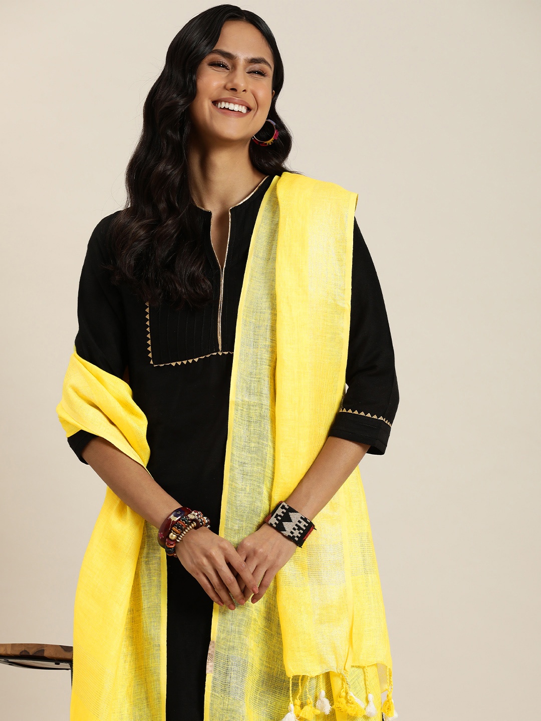 

Taavi Linen Handloom Dupatta with Zari, Yellow