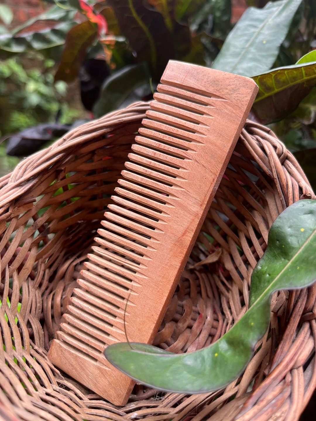 

Frescia 100% Natural Neem Wood Handcrafted Hair Comb, Brown