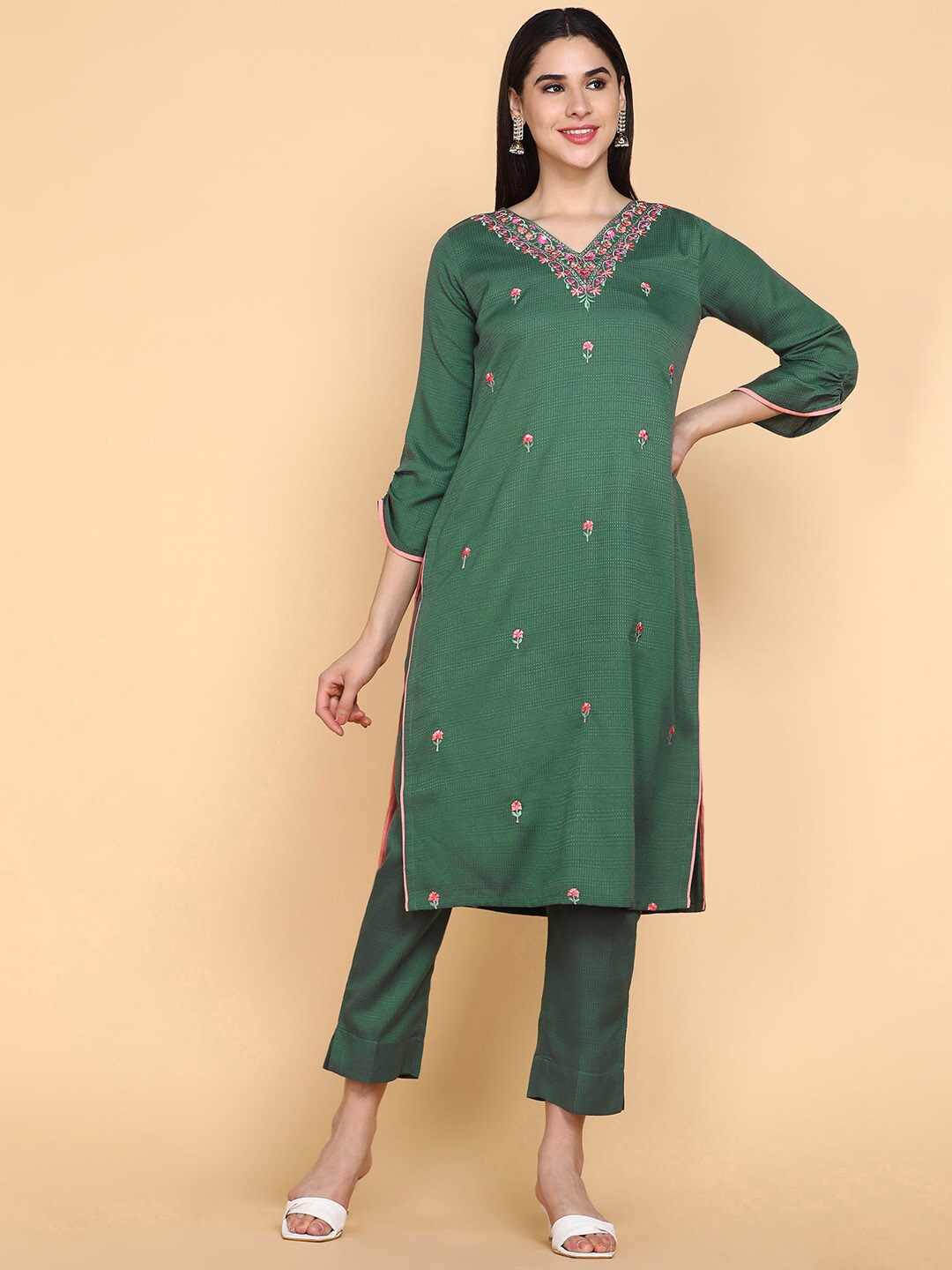 

aturabi Floral Embroidered Regular Thread Work Kurta With Trousers, Green