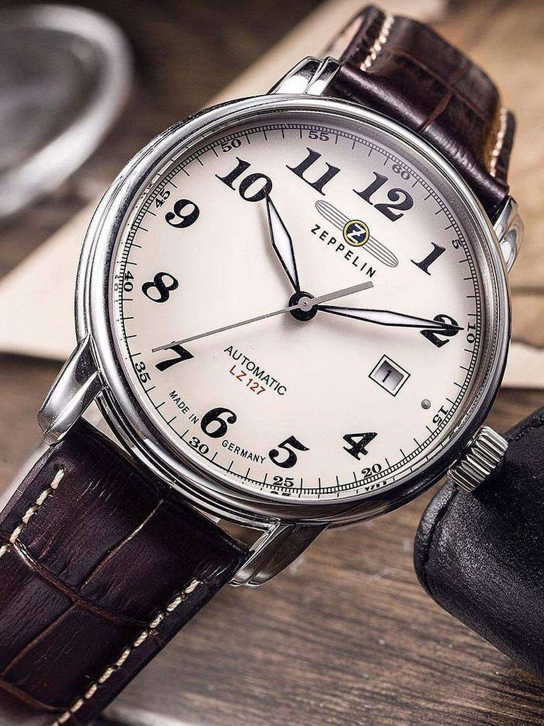 

ZEPPELIN Men Round Dial Water Resistance Analogue Automatic Motion Powered Watch 76565, White