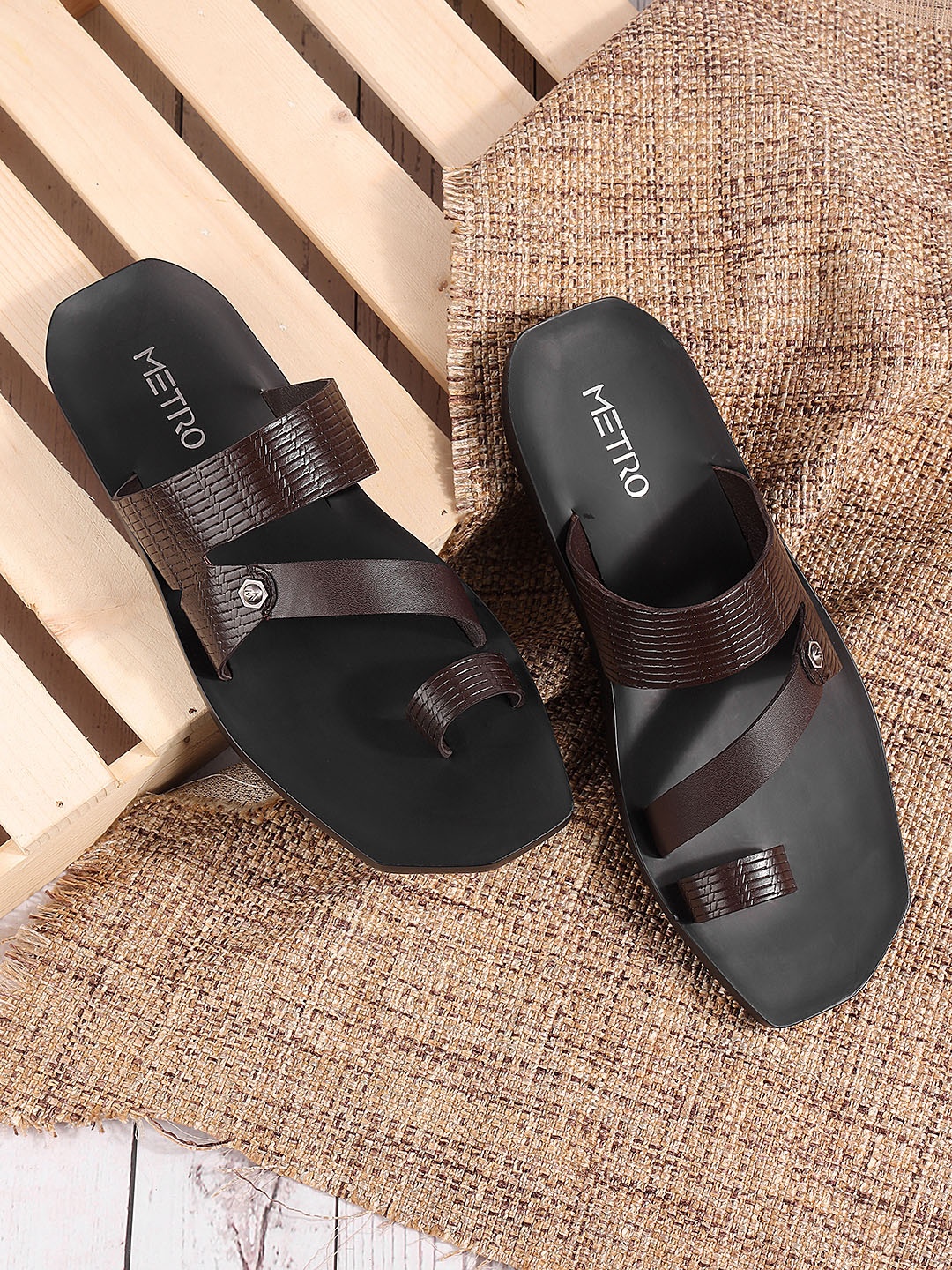 

Metro Men Textured One Toe Comfort Sandals, Brown