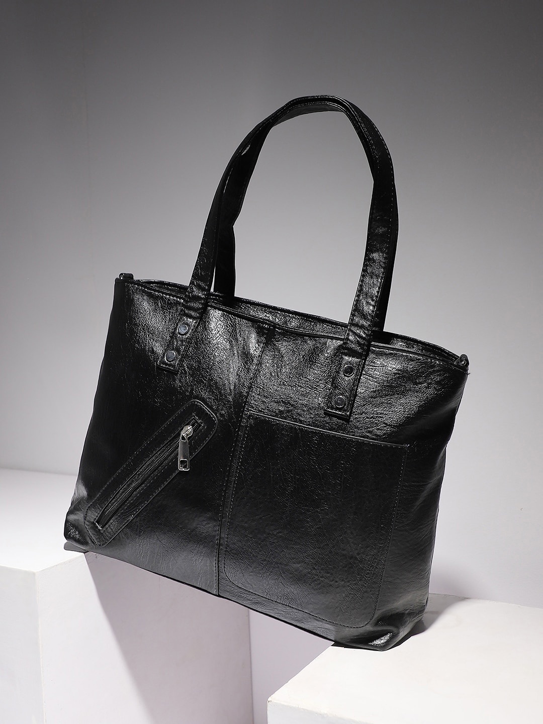 

HAUTE SAUCE by Campus Sutra Oversized Structured Hobo Bag, Black