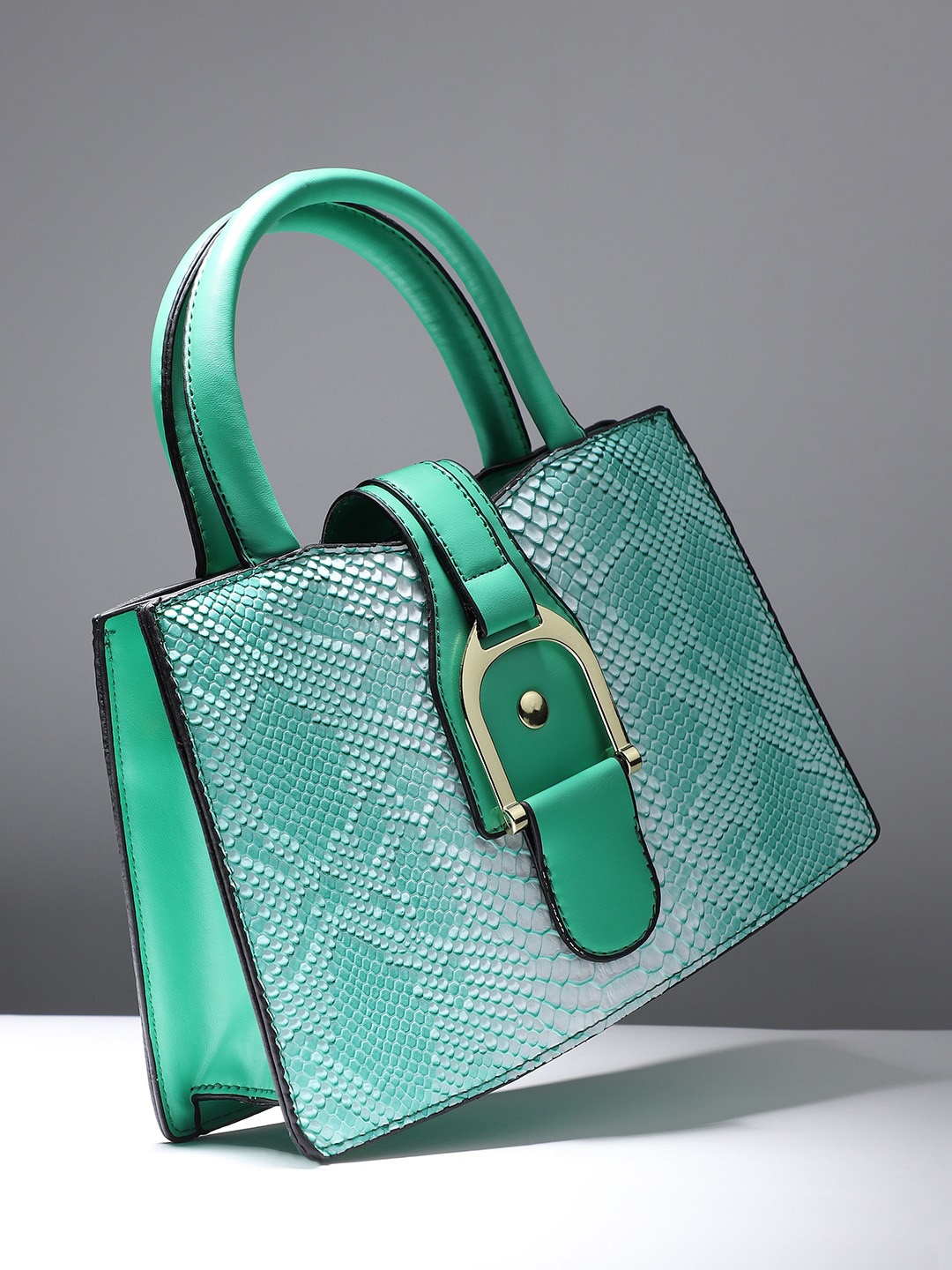 

HAUTE SAUCE by Campus Sutra Textured Handheld Bag, Green