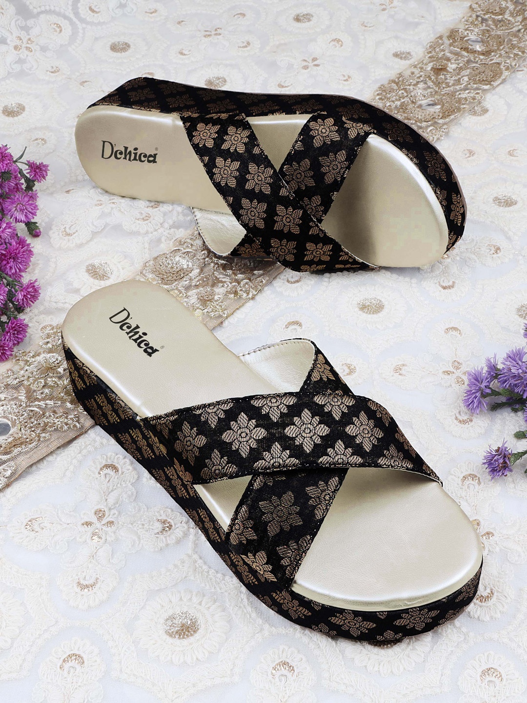 

DChica Girls Black & Gold-Toned Textured Flatform Sandals