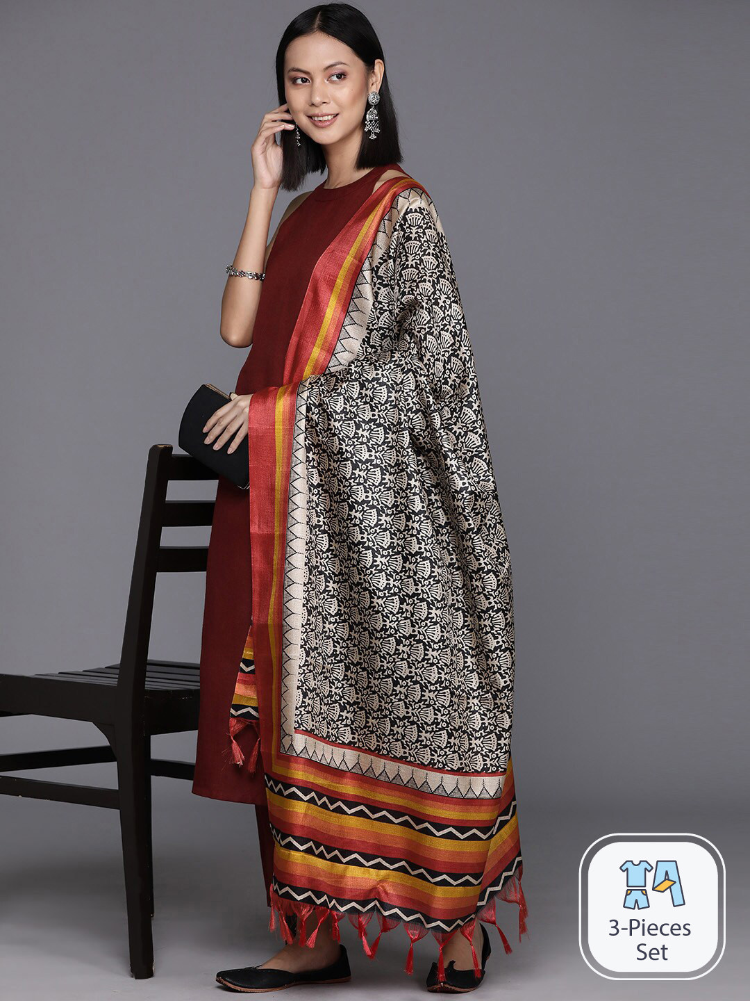 

Varanga Halter Neck Straight Kurta with Trousers & Dupatta, Maroon