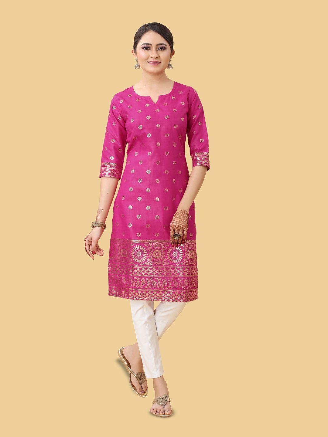 

Kiwie Ethnic Motifs Foil Printed Straight Kurta, Pink