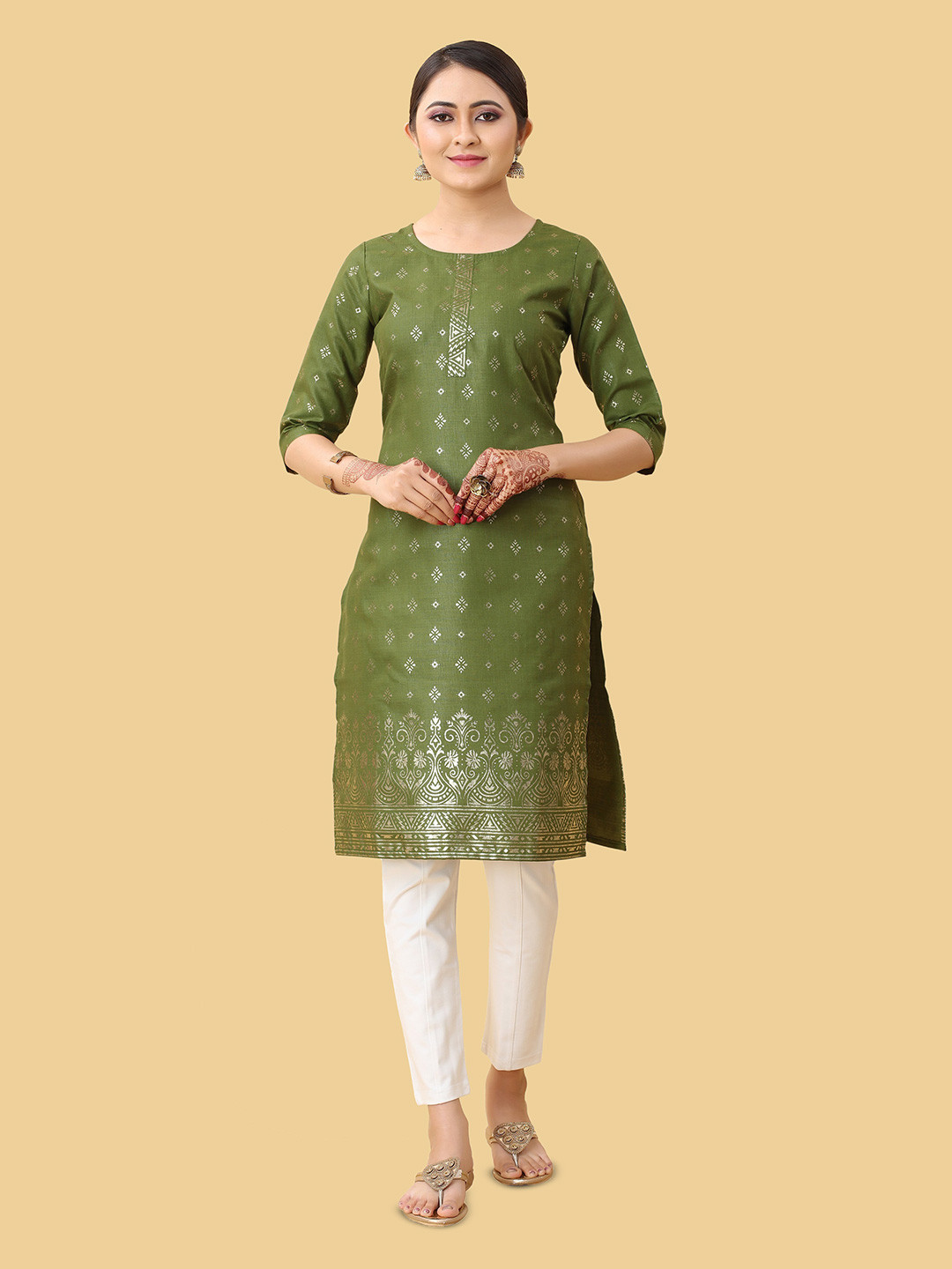 

Kiwie Ethnic Motifs Foil Printed Straight Kurta, Green