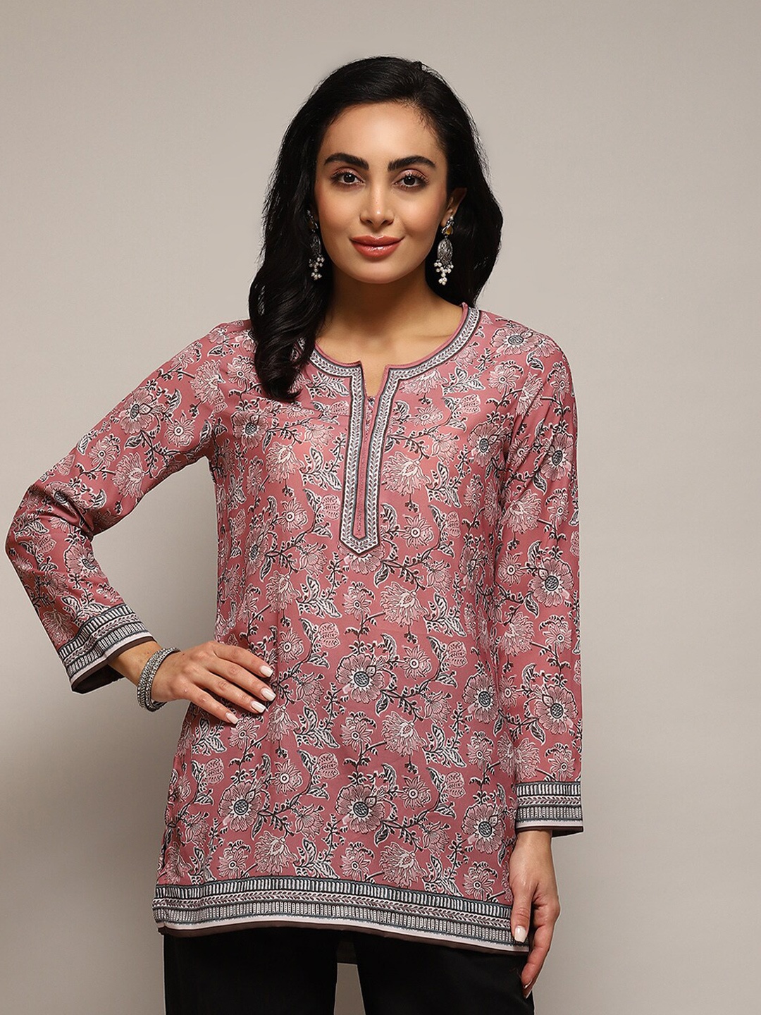 

Biba Floral Printed Notched Neck Kurti, Pink