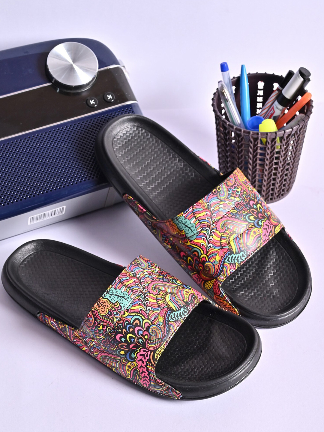 

PERY PAO Men Ethnic Motifs Printed Sliders, Pink