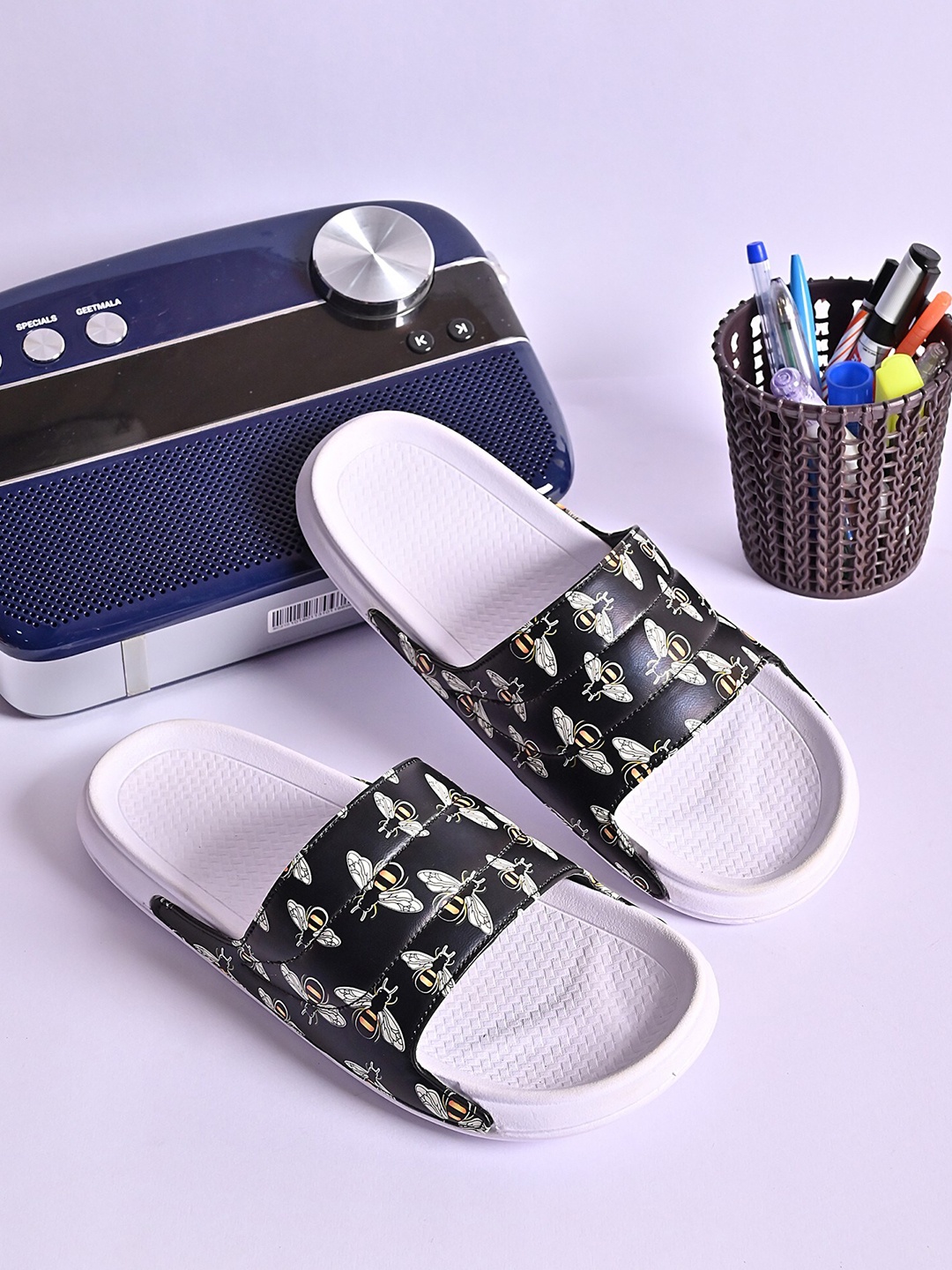 

PERY PAO Men Printed Sliders, White