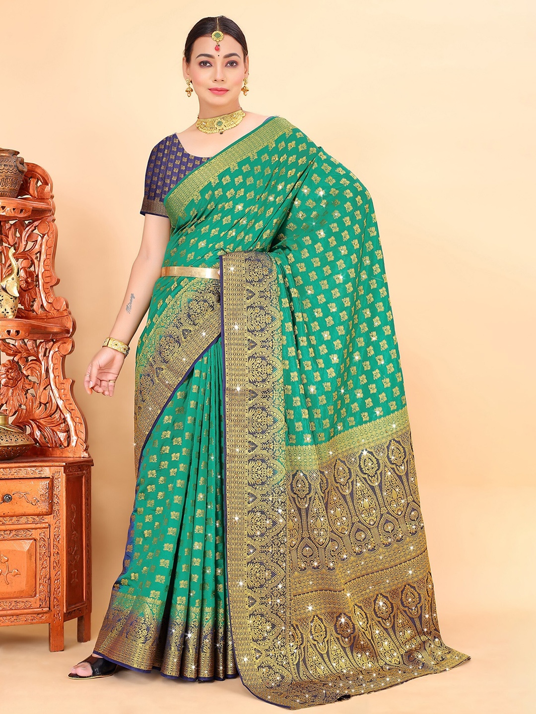 

Mitera Ethnic Motifs Woven Design Zari Banarasi Saree, Green