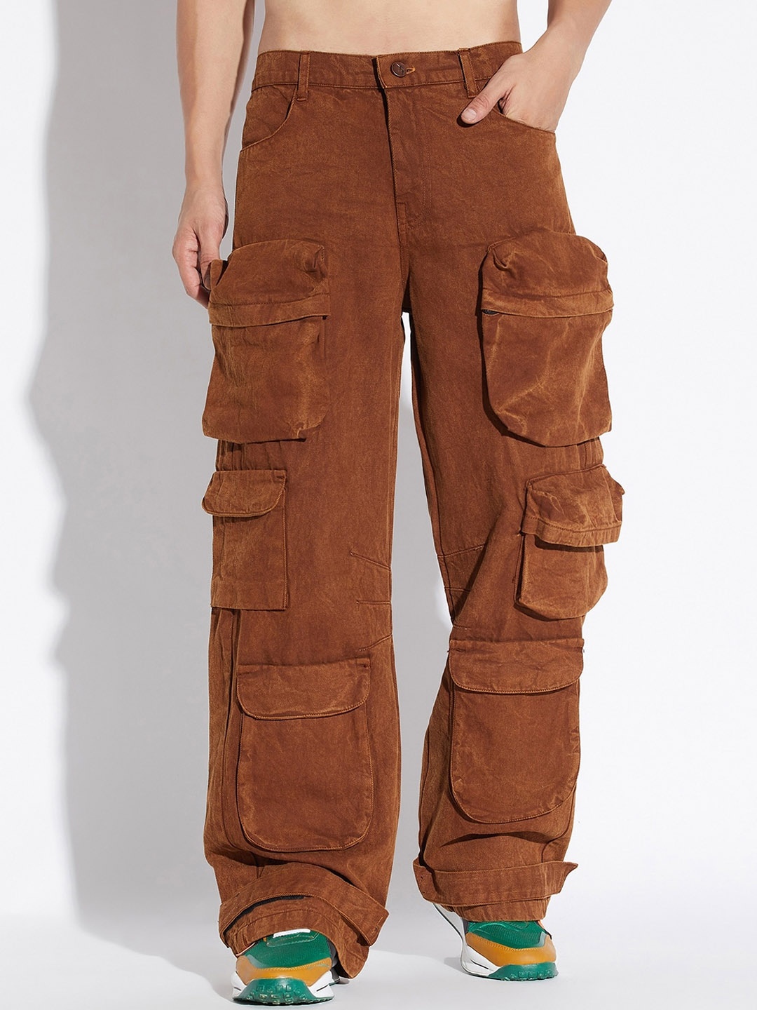 

FUGAZEE Men Relaxed Fit Mid-Rise Mildly Distressed Non Stretchable Jeans, Brown