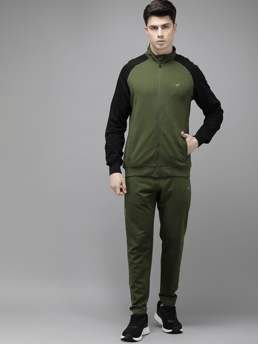 

Wildcraft Solid Jacket And Mid-Rise Track Pant, Olive