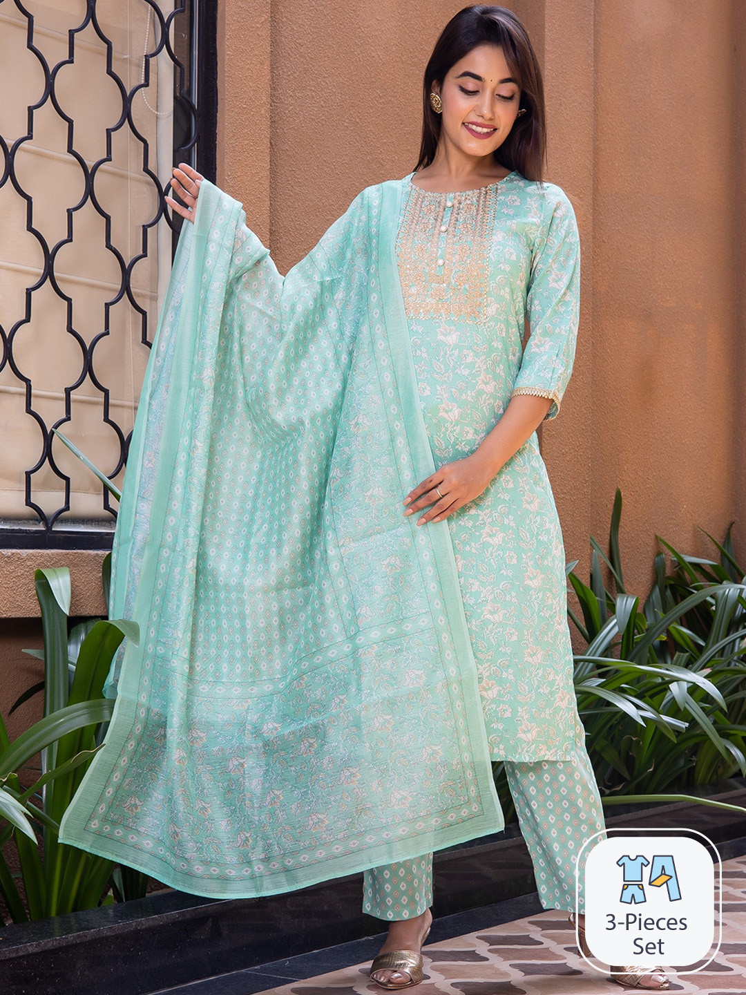 

misbis Floral Printed Regular Gotta Patti Kurta with Trousers & Dupatta, Green