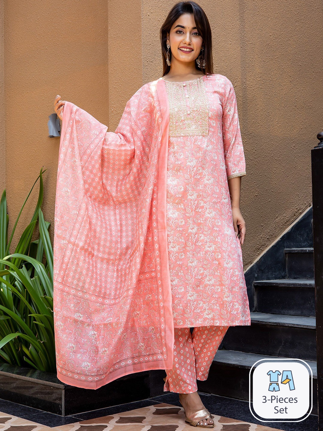 

misbis Floral Printed Thread Work Regular Straight Kurta & Pyjamas With Dupatta, Pink