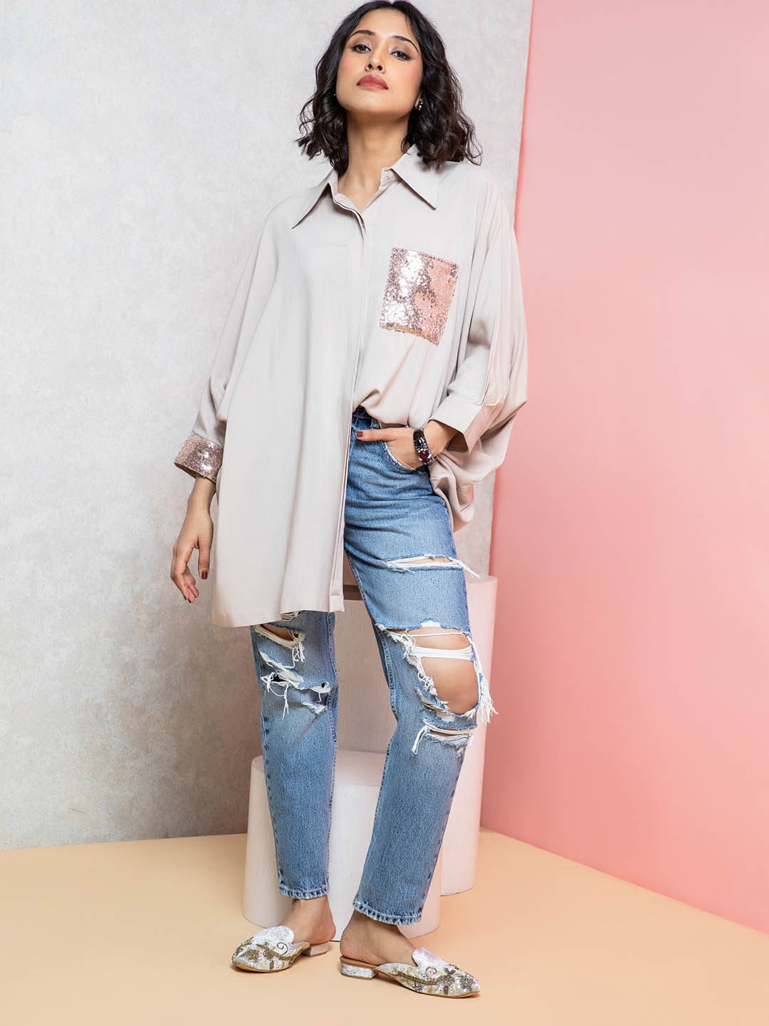 

Rhe-Ana Oversized Pocket Detailed Longline Casual Shirt, Rose gold