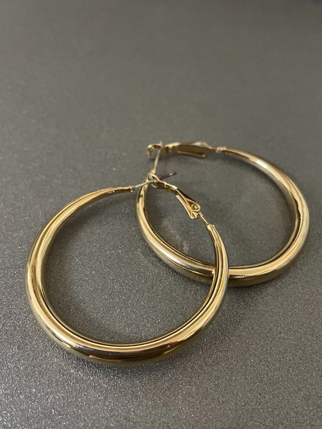 

ISHKAARA Stainless Steel Oval Hoop Earrings, Gold
