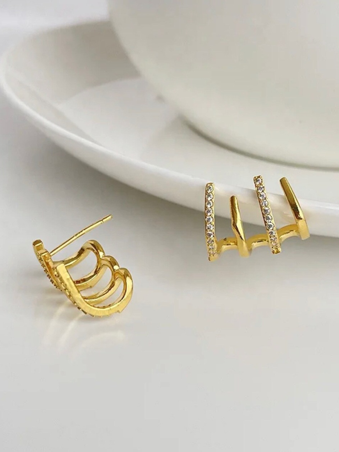 

ISHKAARA Stone-Studded Studs Earrings, Gold