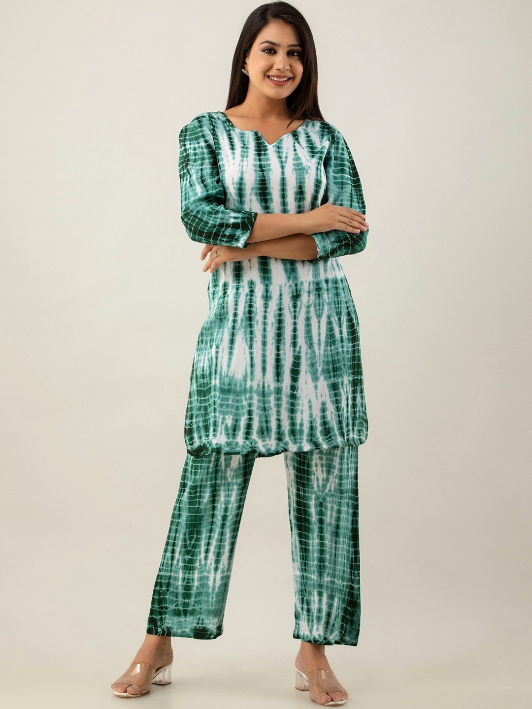 

CELEBRAVO Tie & Dyed Straight Kurta With Trousers, Green