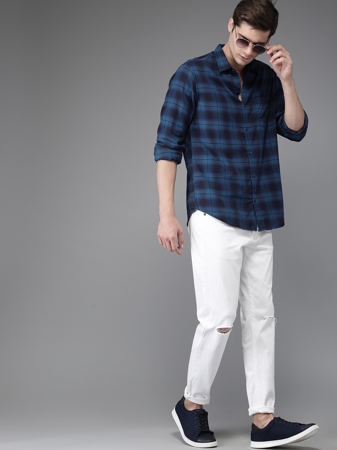 

HERE&NOW Men Blue & Black Regular Fit Checked Casual Shirt
