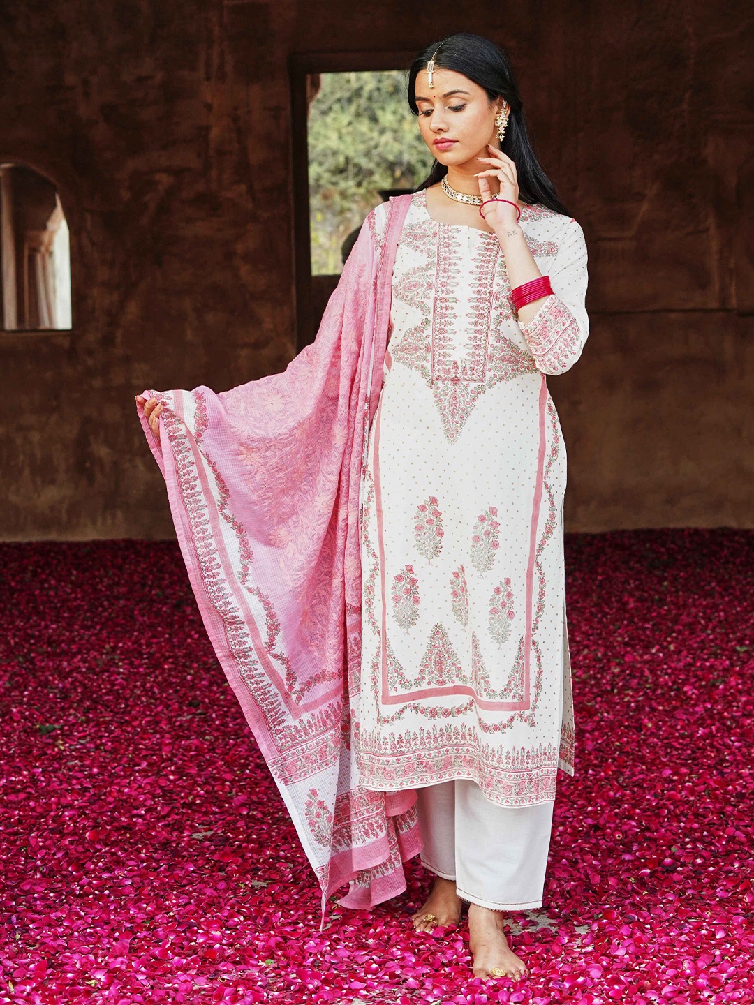 

KARAJ JAIPUR Women Pink Ethnic Motifs Embroidered Regular Kurta Set