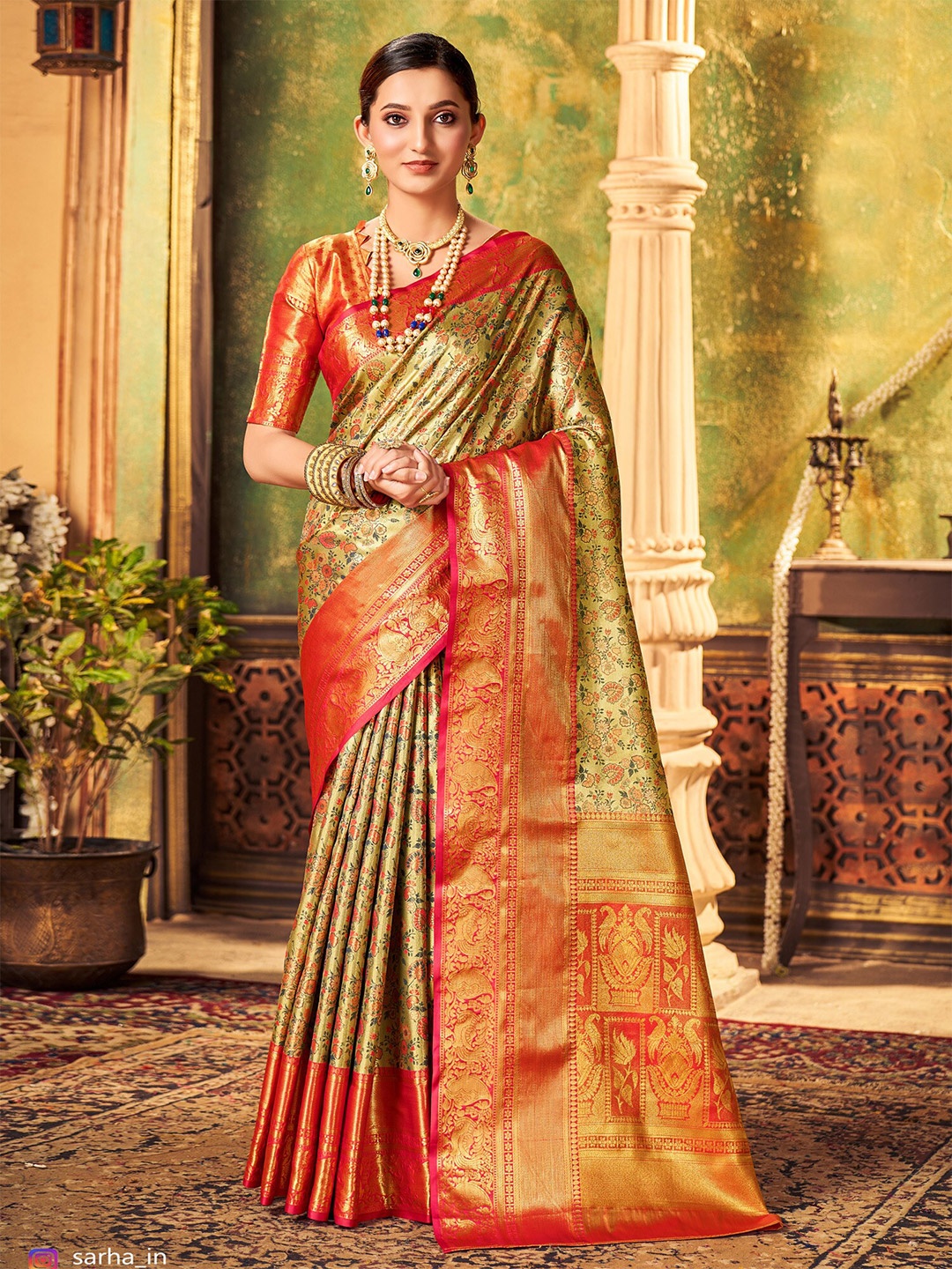 

Mitera Ethnic Motifs Woven Design Zari Silk Blend Kanjeevaram Saree, Gold