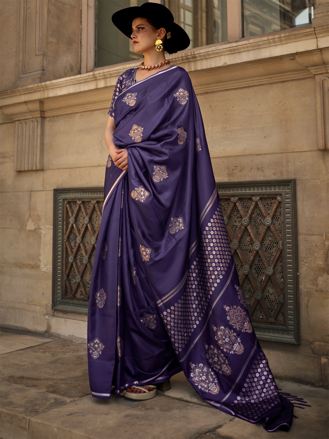 

Mitera Woven Design Zari Banarasi Saree, Navy blue