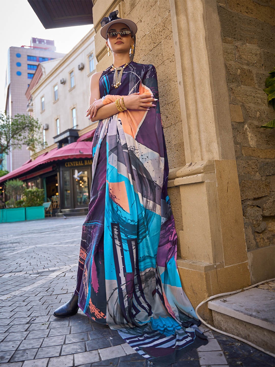 

Mitera Geometric Printed Saree, Violet