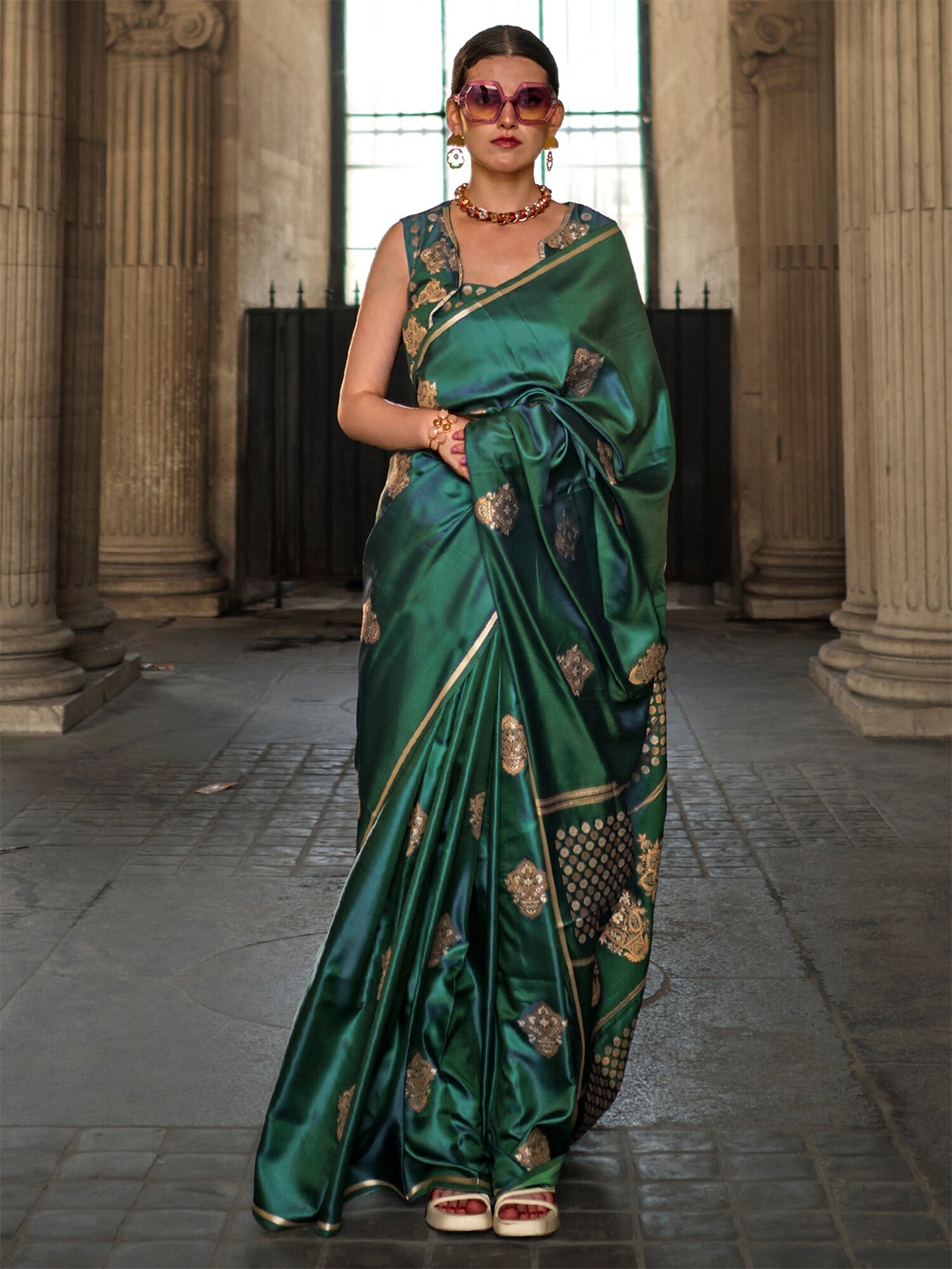 

Mitera Ethnic Motifs Woven Design Zari Satin Banarasi Saree, Green