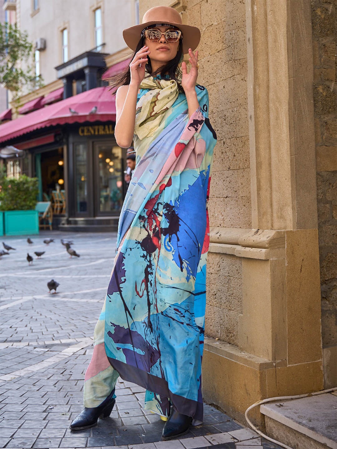 

Mitera Abstract Print Poly Crepe Saree, Blue