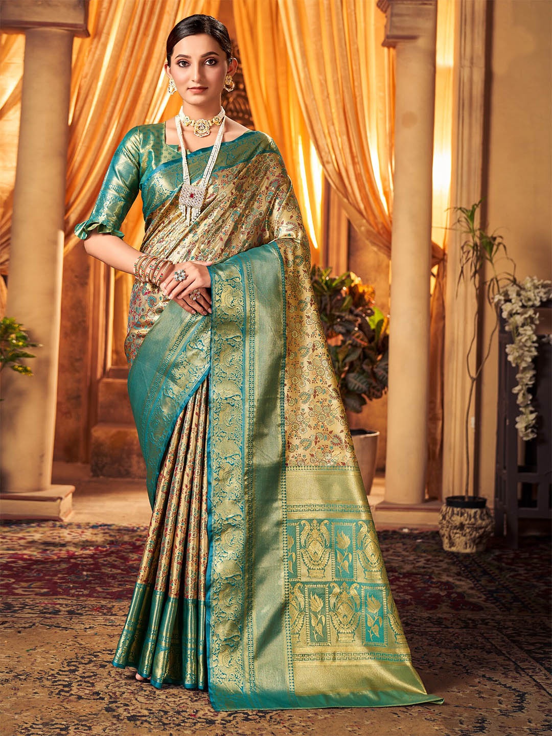 

Mitera Floral Woven Design Silk Blend Kanjeevaram Saree, Gold