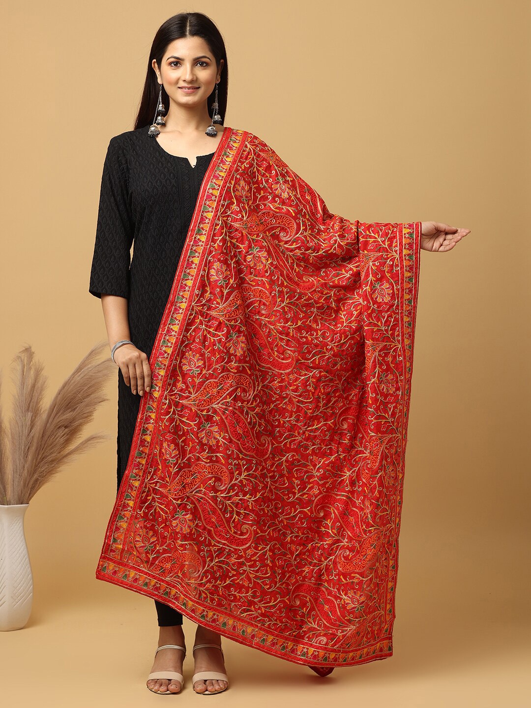 

VASTRANAND Ethnic Motifs Embroidered Thread Work Dupatta, Red