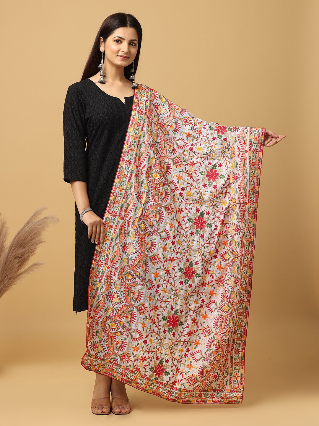 

VASTRANAND Ethnic Motifs Embroidered Thread Work Detailed Dupatta, White
