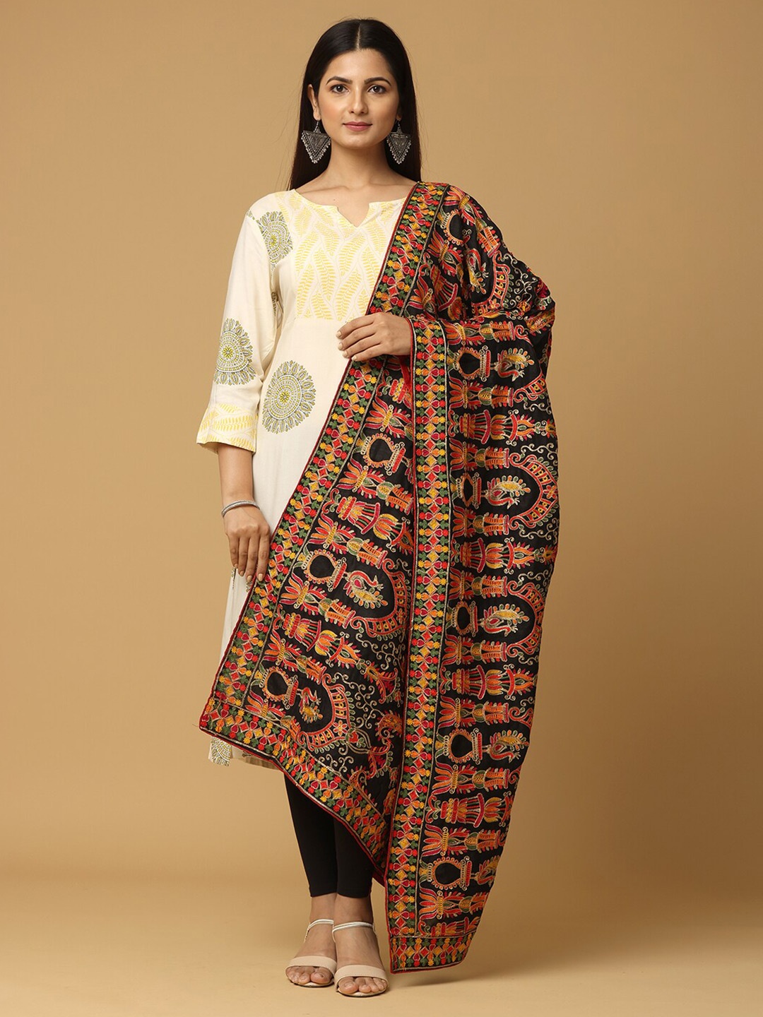 

VASTRANAND Ethnic Motifs Embroidered Dupatta with Thread Work, Black