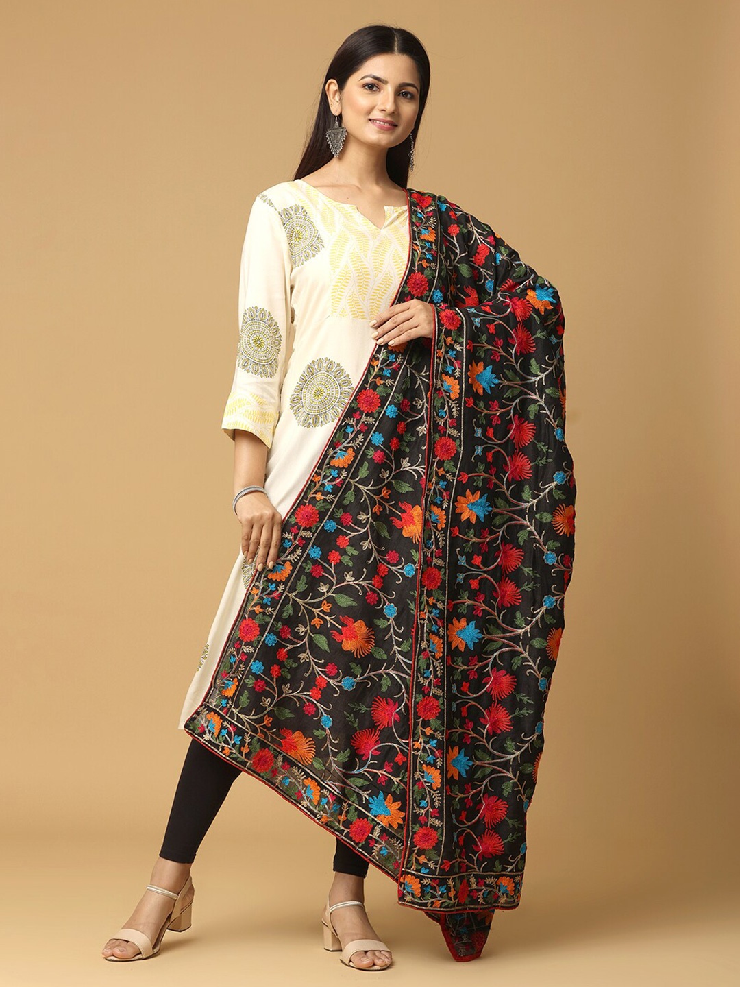 

VASTRANAND Floral Embroidered Thread Work Dupatta, Black