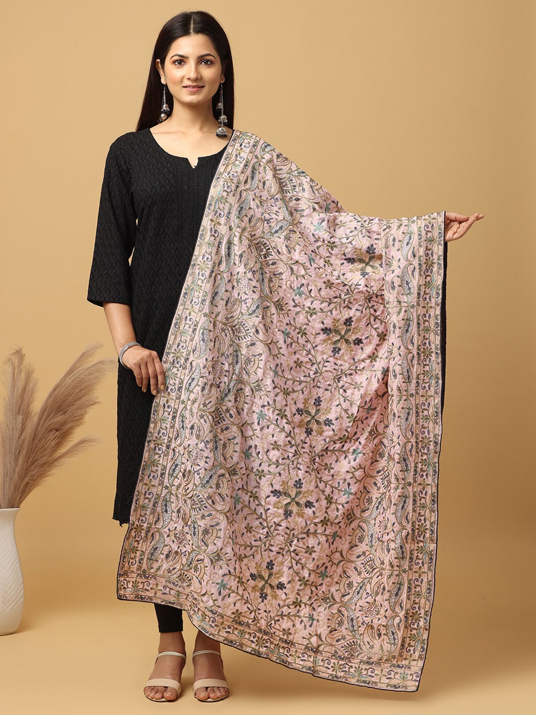 

VASTRANAND Paisley Embroidered Thread Work Dupatta, Rose