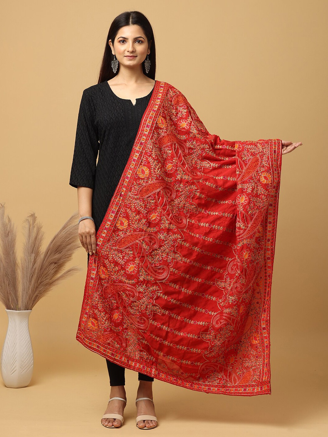 

VASTRANAND Ethnic Motifs Embroidered Thread Work Dupatta, Red