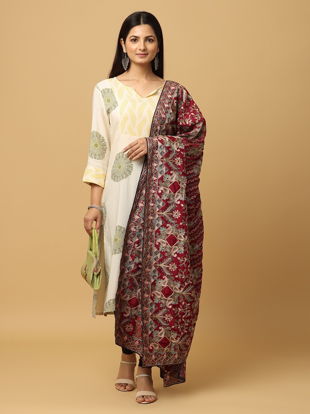 

VASTRANAND Ethnic Motif Embroidered Thread Work Dupatta, Burgundy