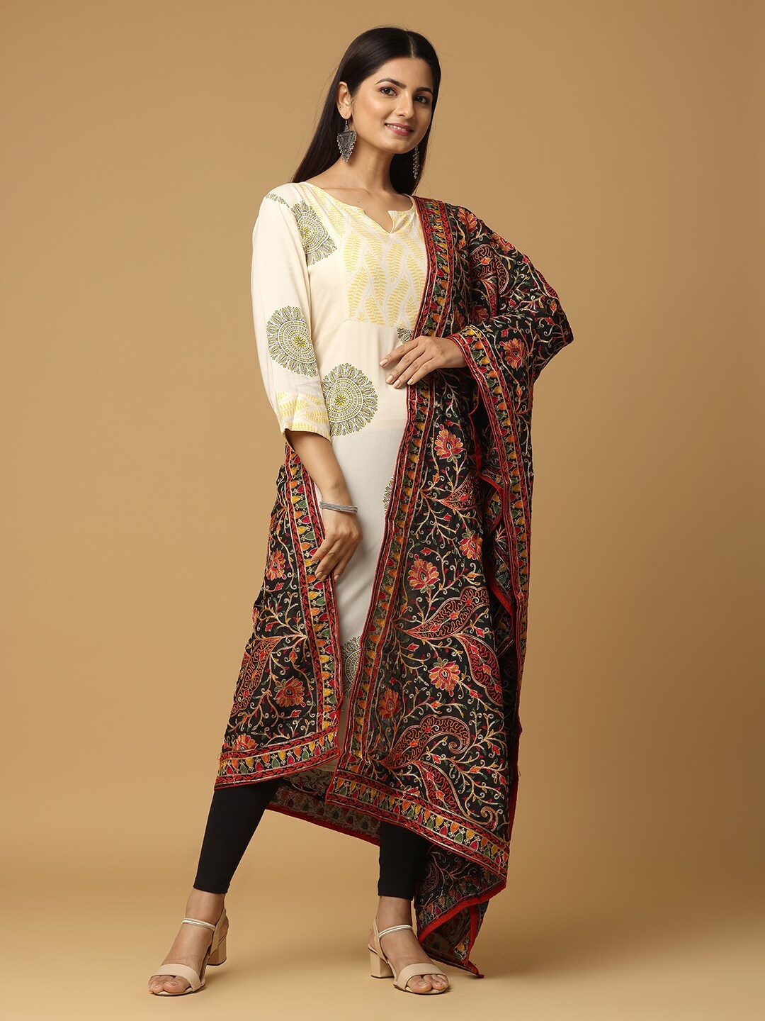 

VASTRANAND Ethnic Motifs Embroidered Dupatta, Black
