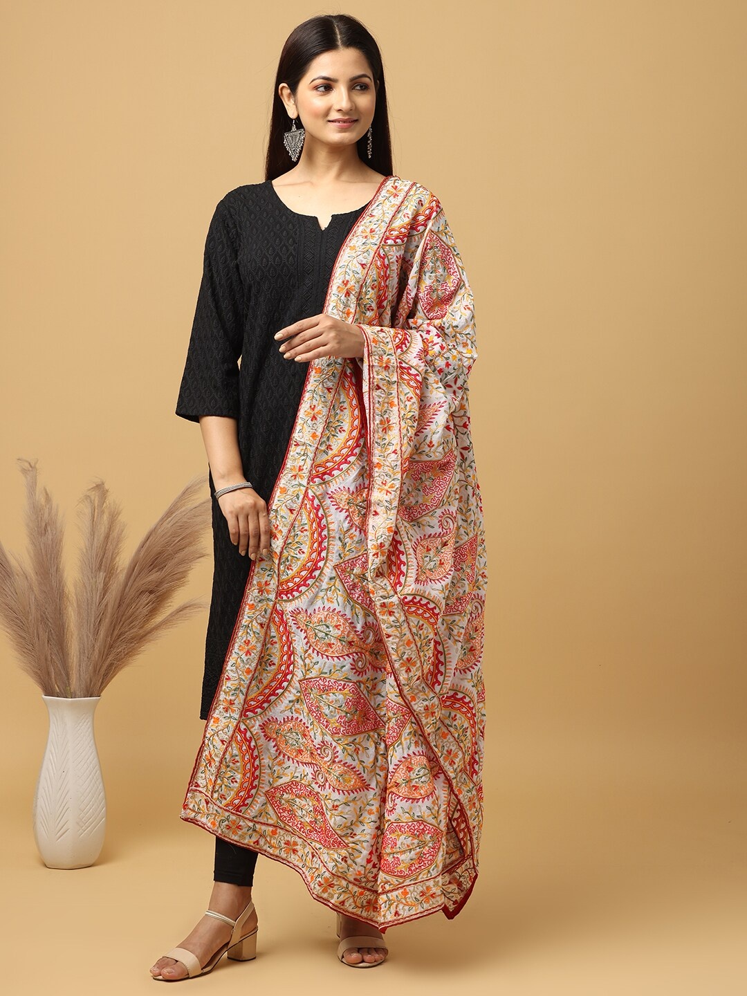 

VASTRANAND Ethnic motif Embroidered Thread Work Dupatta, White