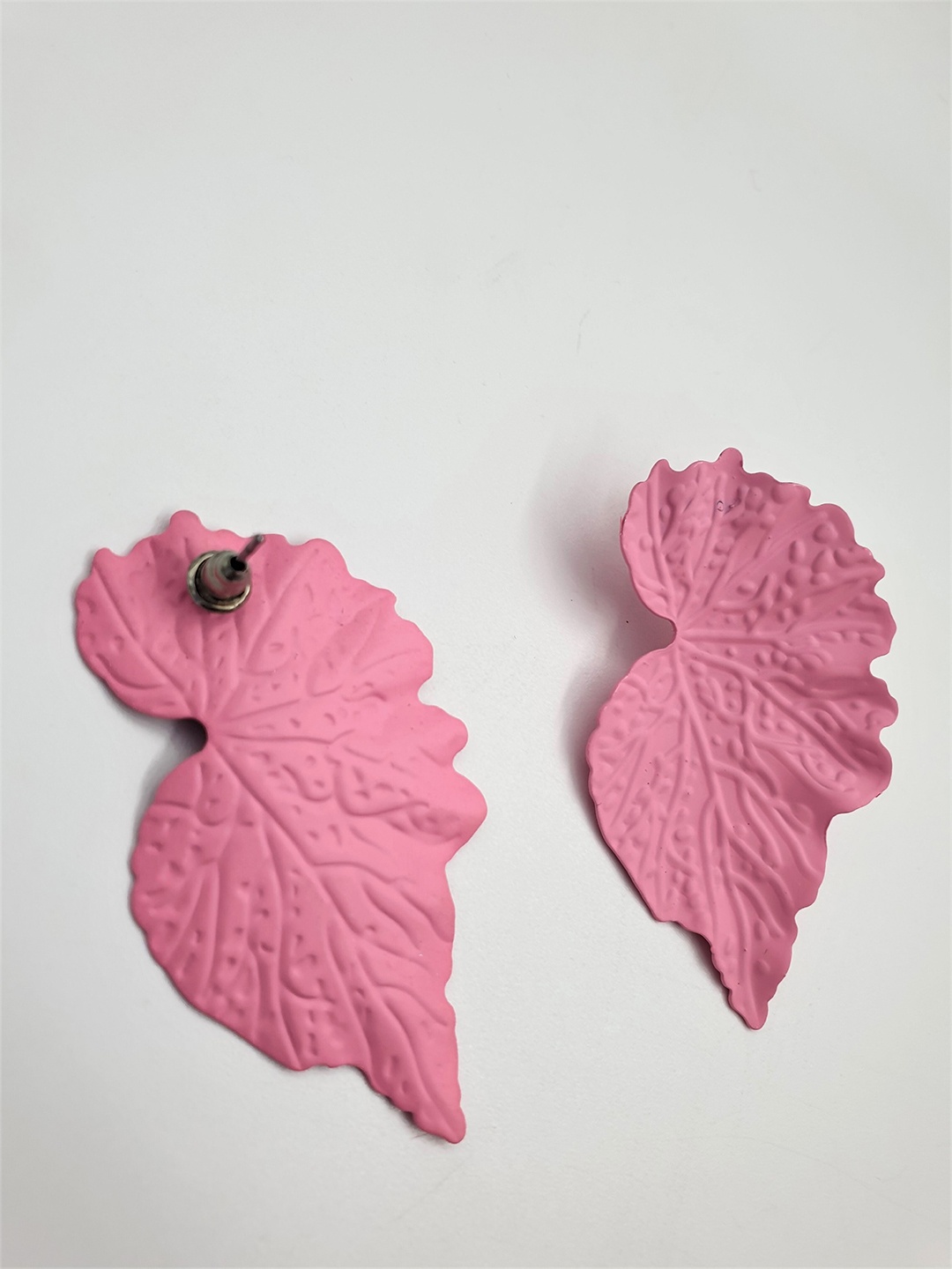 

ISHKAARA Leaf Shaped Drop Earrings, Pink