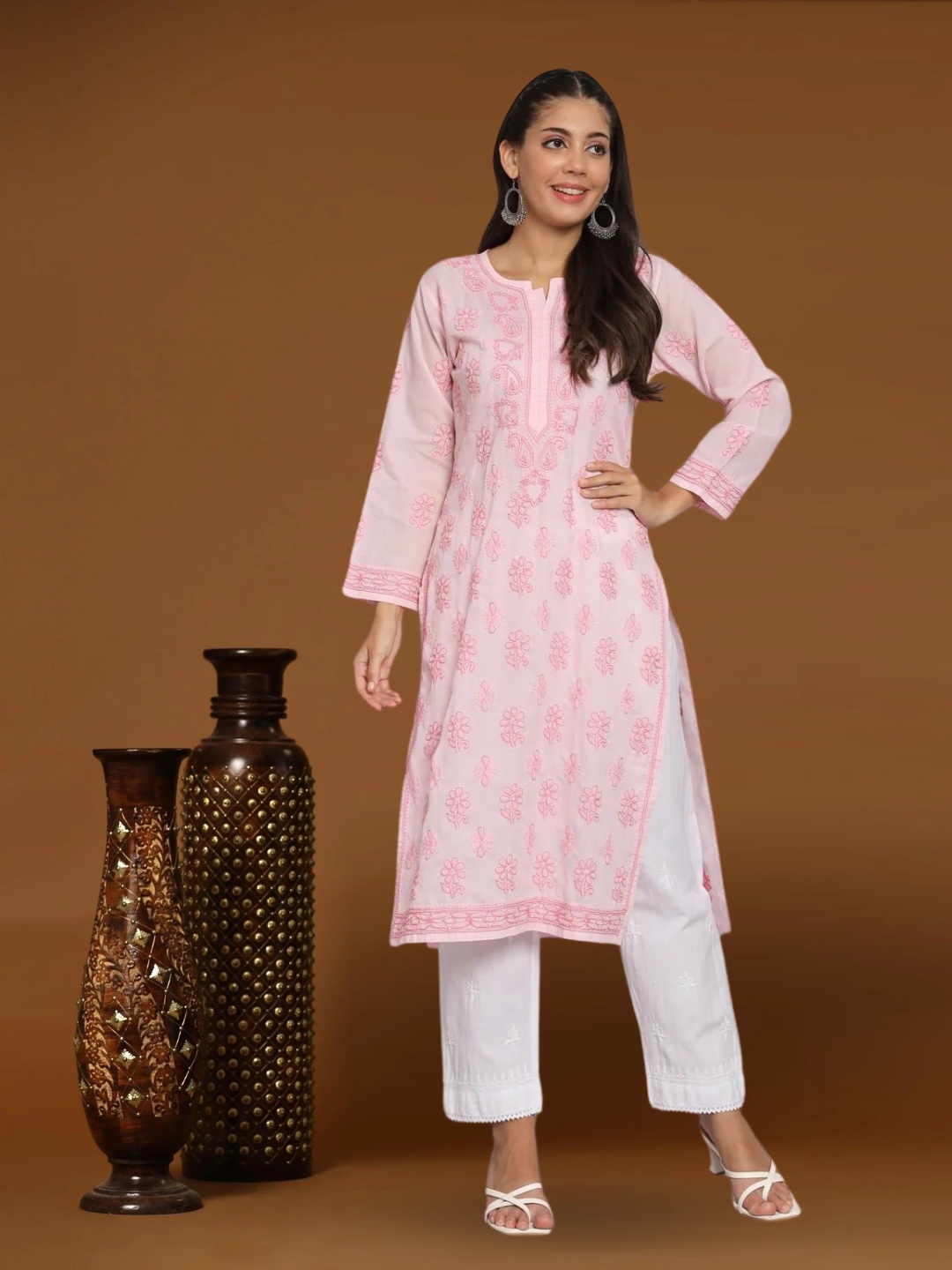 

PARAMOUNT CHIKAN Ethnic Motifs Embroidered Cotton Chikankari Kurta, Pink
