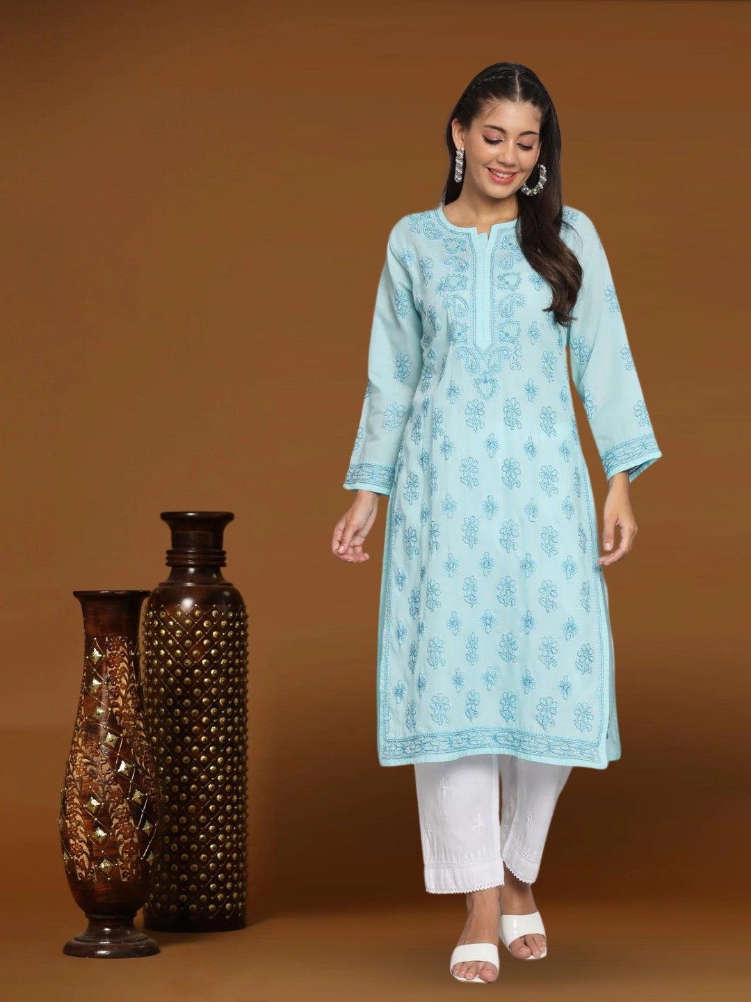 

PARAMOUNT CHIKAN Floral Embroidered Cotton Chikankari Kurta, Blue