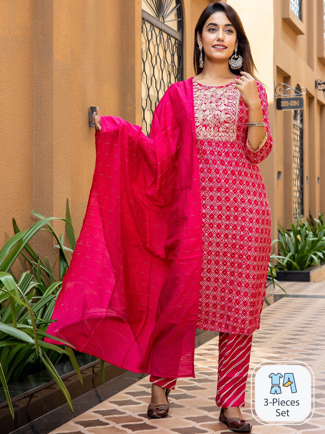 

misbis Bandhani Printed Regular Gotta Patti Kurta with Trousers & Dupatta, Pink