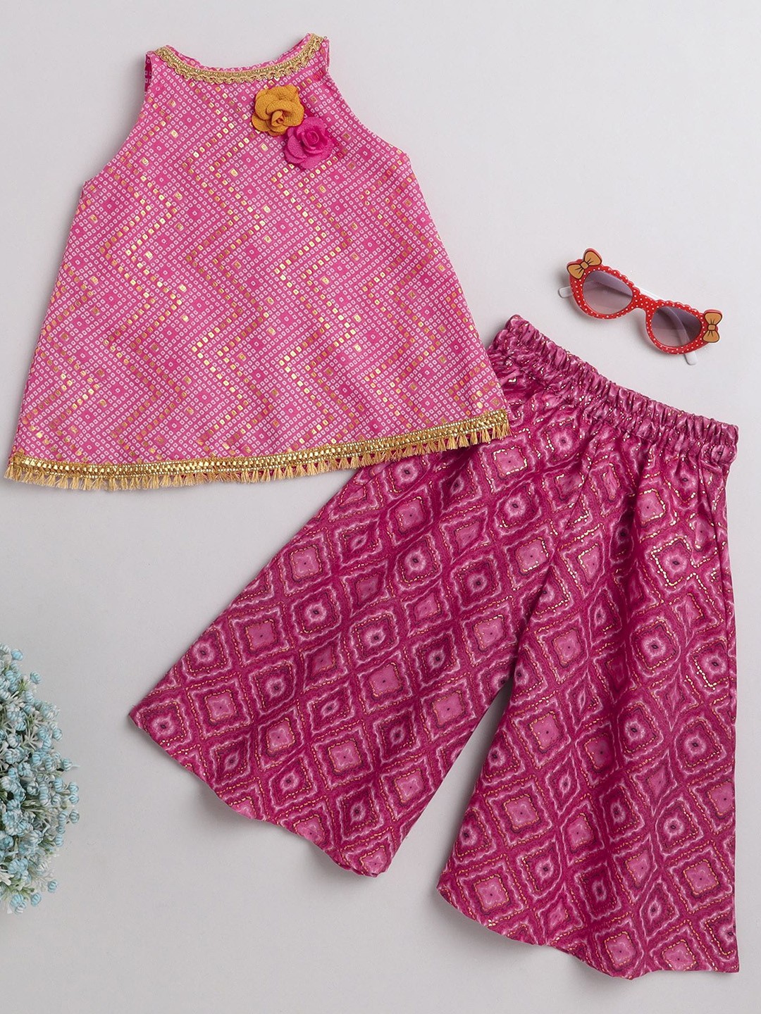 

MANY FROCKS & Girls Bandhani Printed Regular Pure Cotton Kurta With Palazzos, Pink